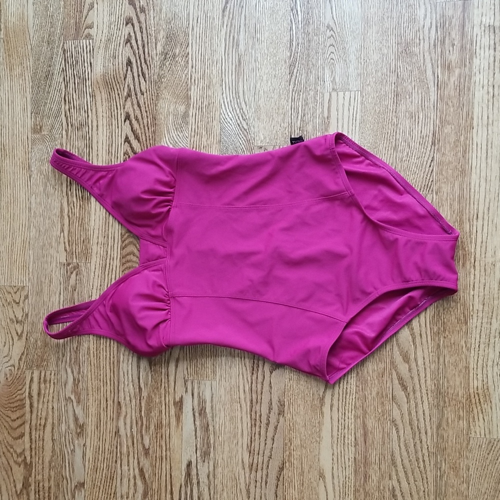 (12) TYR One Piece Swimsuit Beach Vacation Pool Solid Color Made in Canada